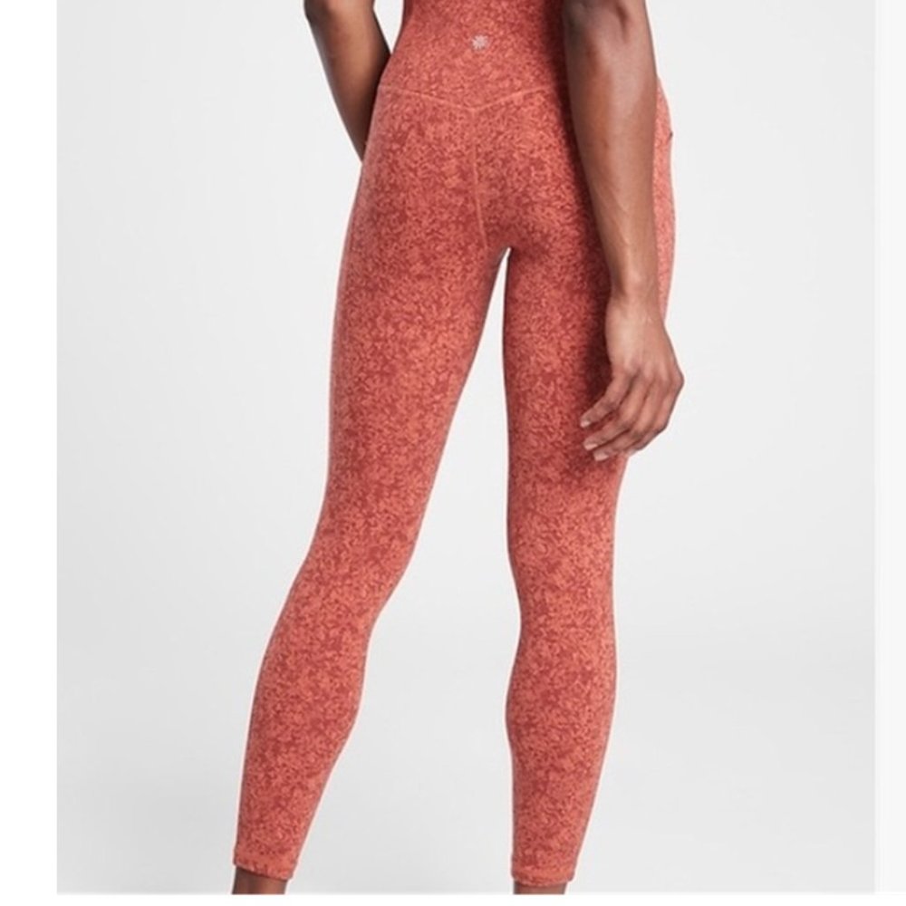 LIKE NEW! Athleta Salutation 7/8 Tight - Picture 3 of 12